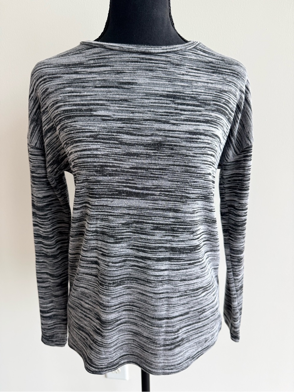 Heathered Black and White Long Sleeve Knit Top